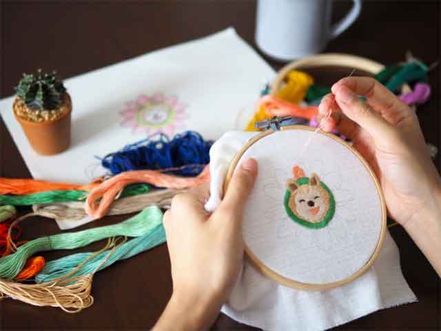 How to Make a Floral Embroidery Hoop