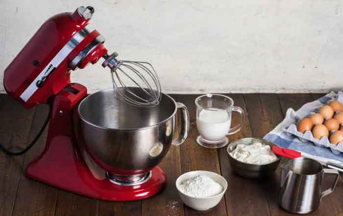 Are Stand Mixers Better for Baking Cakes